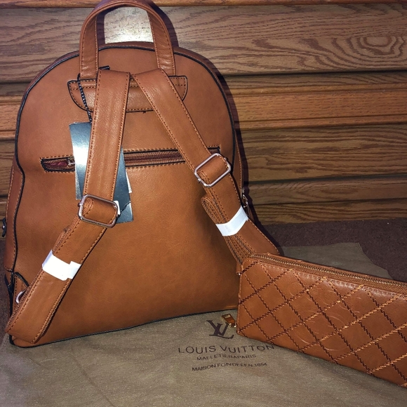 Backpack - Picture 2 of 4